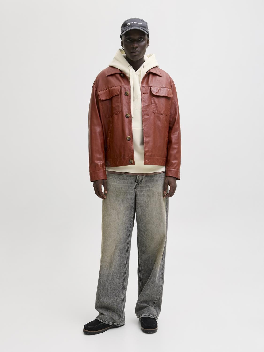 model_shot-front_full